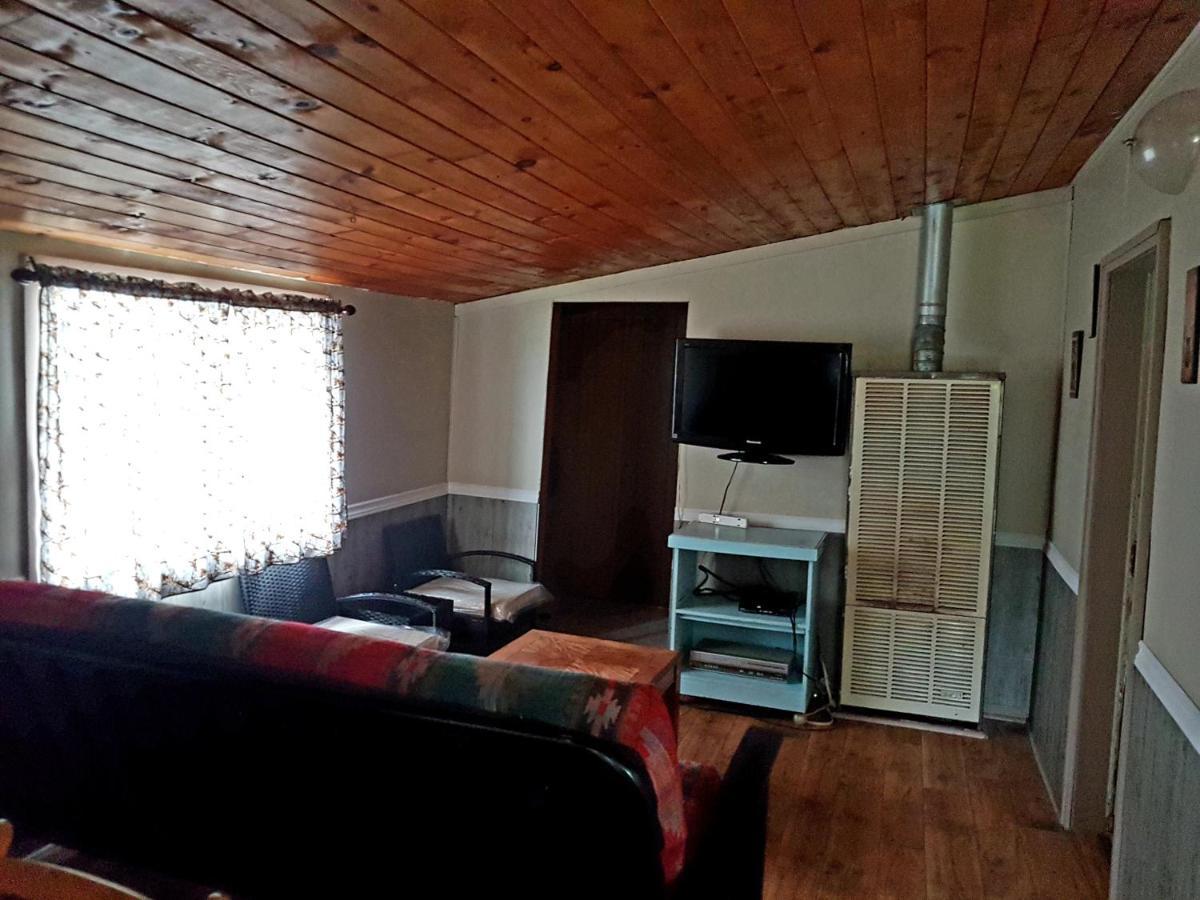 Marble Lake Lodge Cloyne المظهر الخارجي الصورة