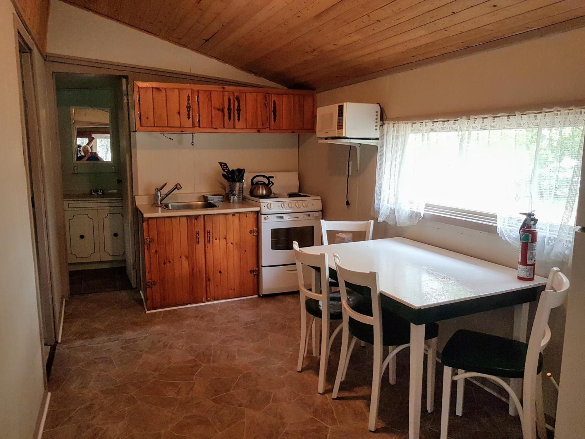 Marble Lake Lodge Cloyne الغرفة الصورة