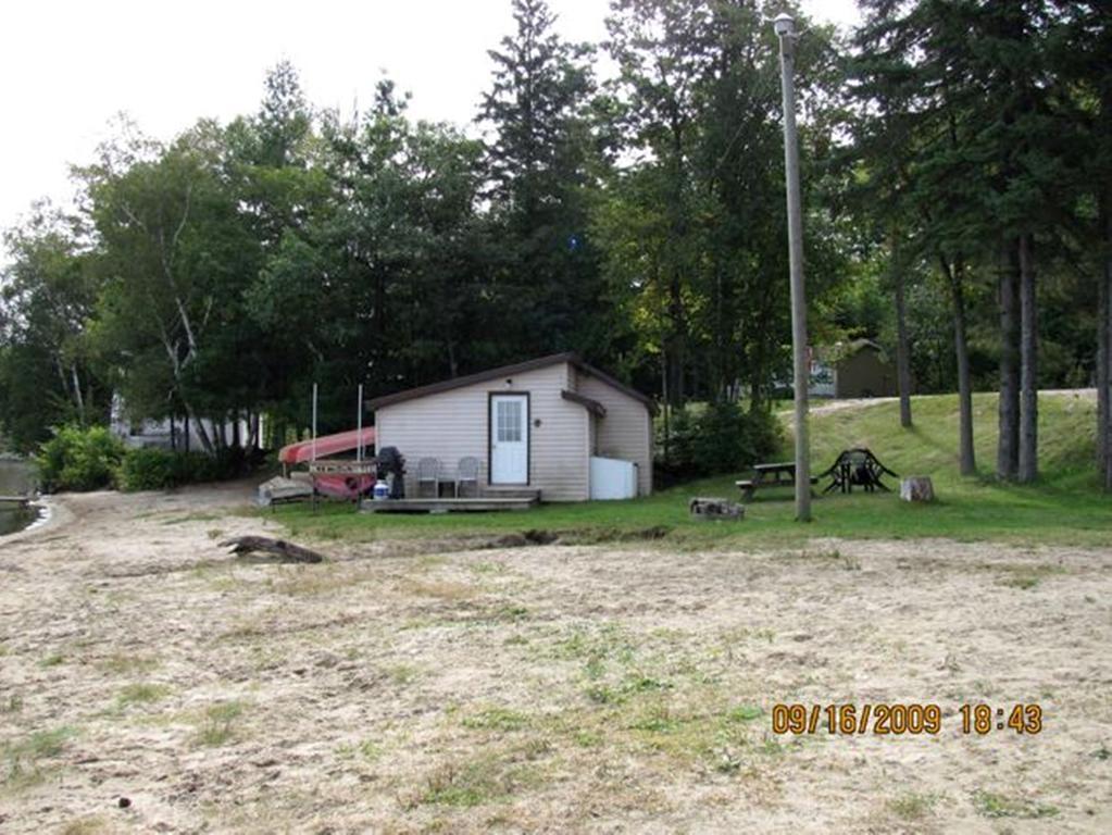 Marble Lake Lodge Cloyne الغرفة الصورة