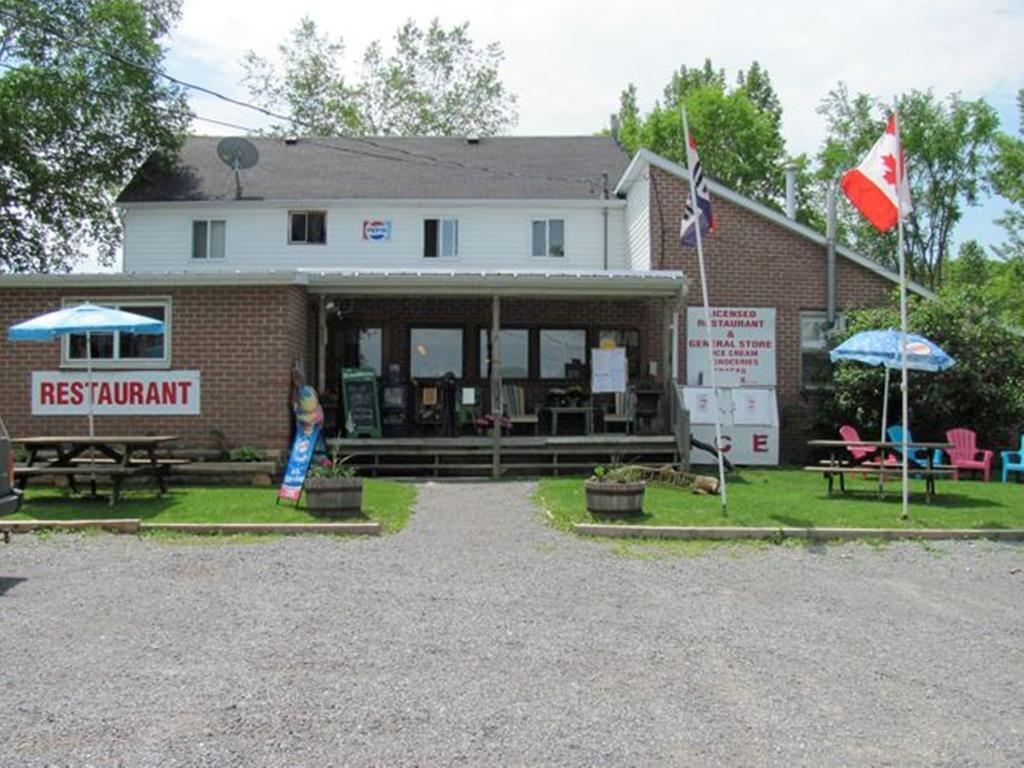 Marble Lake Lodge Cloyne المظهر الخارجي الصورة