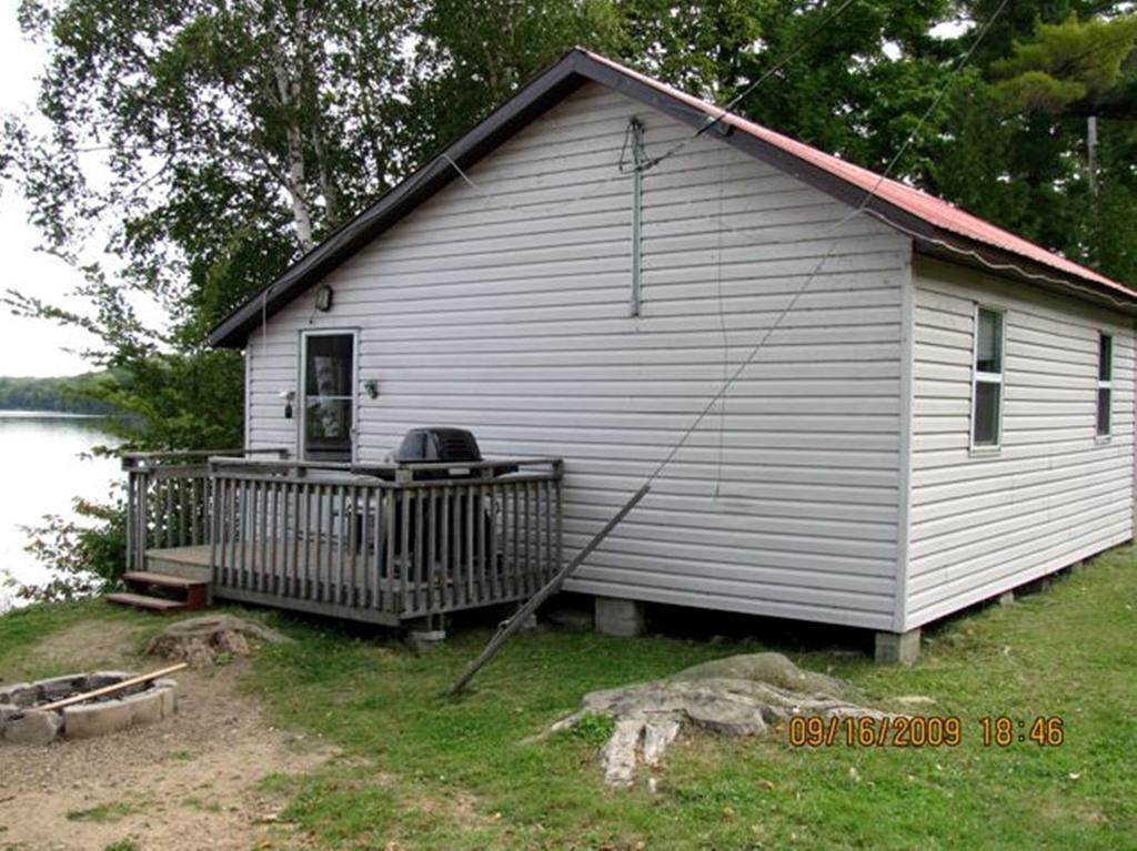 Marble Lake Lodge Cloyne الغرفة الصورة