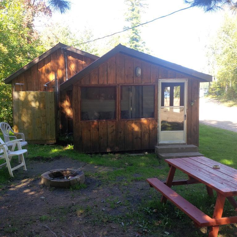 Marble Lake Lodge Cloyne الغرفة الصورة