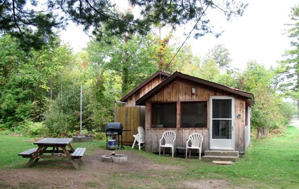 Marble Lake Lodge Cloyne المظهر الخارجي الصورة