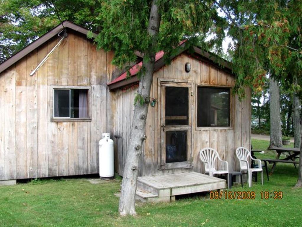 Marble Lake Lodge Cloyne الغرفة الصورة