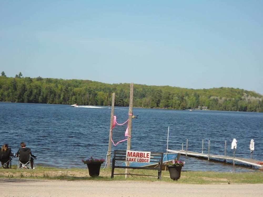 Marble Lake Lodge Cloyne المظهر الخارجي الصورة